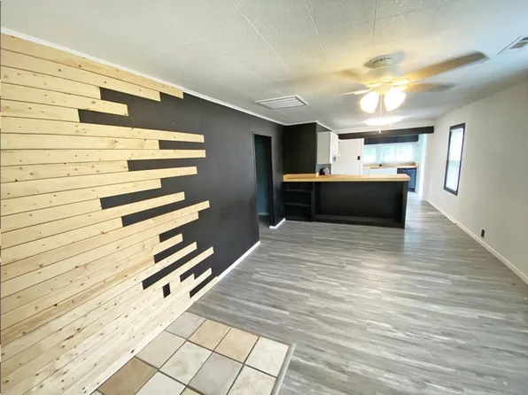 408 E Pine St, Rogers, AR 72756