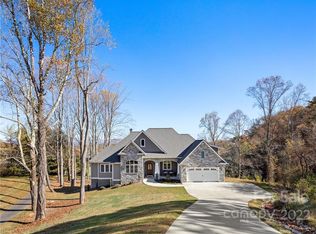 143 Gracie Ln, Mills River, NC 28759
