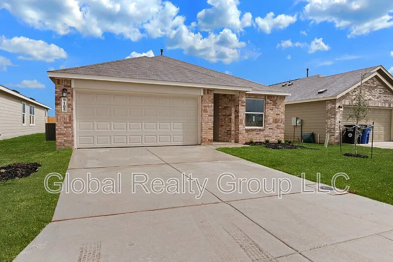 3 bed, 2.0 bath, 1904 sqft, $1,825 — Photo 2