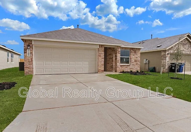 9105 Navarro Vis — Photo 2