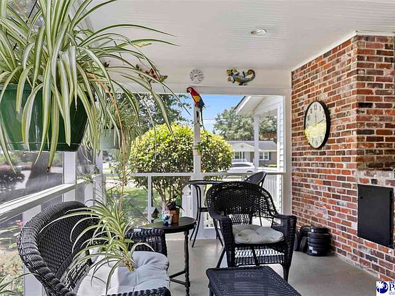 5th image of 301 Azalea Ave