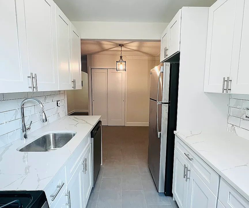 1st image of 2540 31st Ave APT 2V