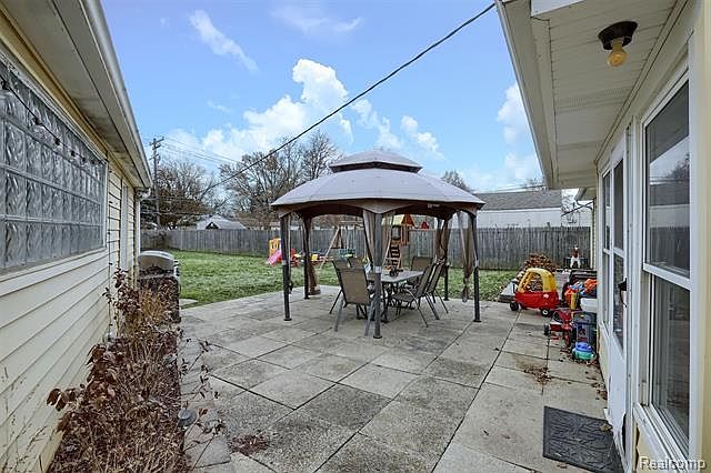 37688 Groesbeck Hwy, photo 23
