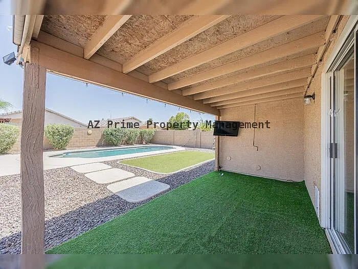1710 E Oakland St — Photo 22