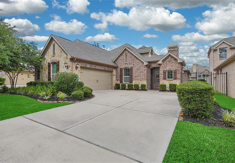 1st image of 10 Chase Mills Pl