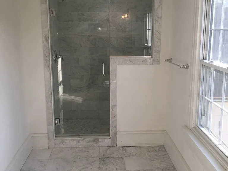 738 River Rd — Photo 2