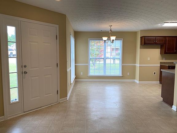 2nd image of 60 Lincolnshire Ln