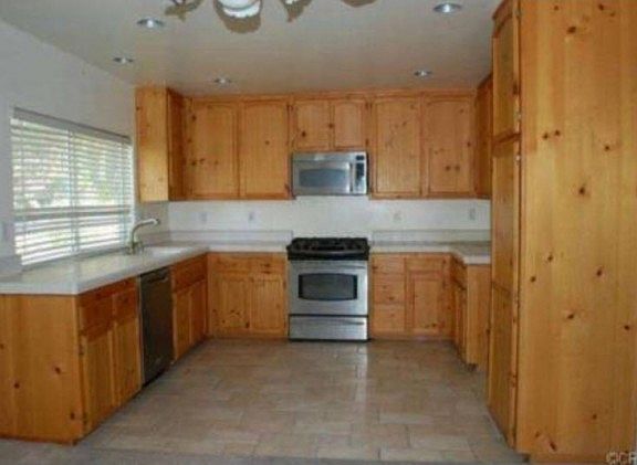 3rd image of 587 Oakmont Ln
