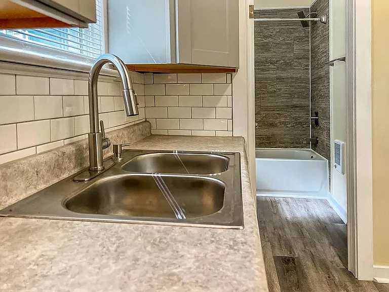 862 Kenmore Blvd — Photo 7
