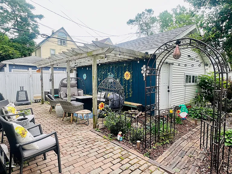 1915 E Newberry Blvd #A — Photo 18