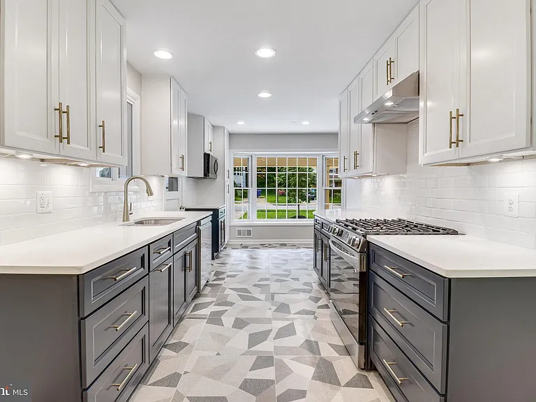 5019 Fleming Dr — Photo 16