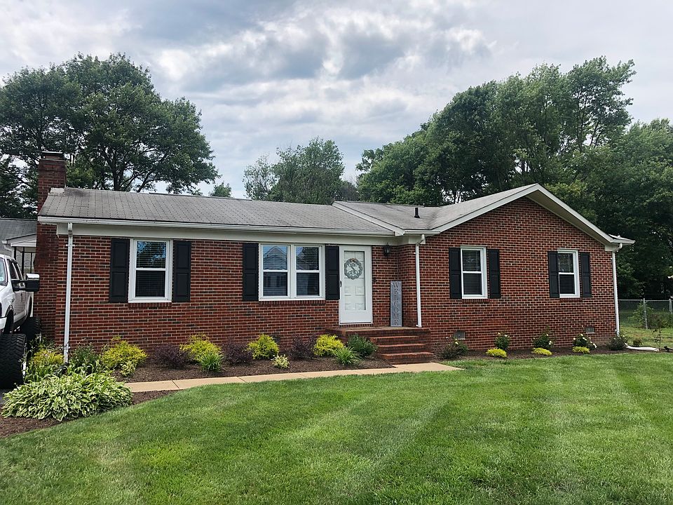 1st image of 807 Scott Dr