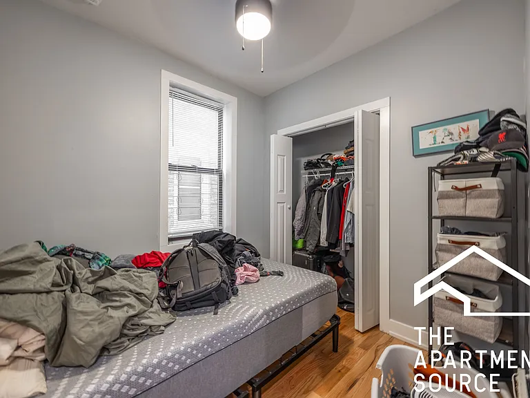 1624 W Beach Ave — Photo 7