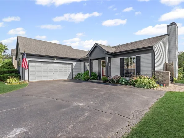 5155 Portage Ln, Gurnee, IL 60031
