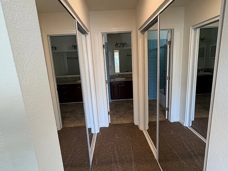 2800 W Victory Blvd — Photo 13