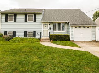 1013 N Monroe Ave, Lindenhurst, NY 11757