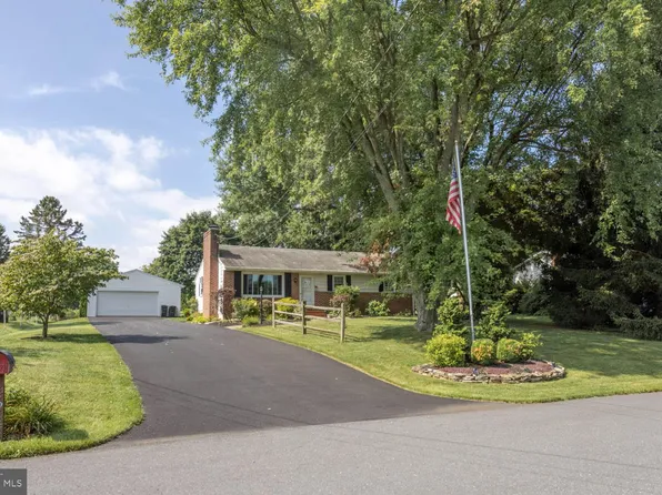106 Linden St, Douglassville, PA 19518