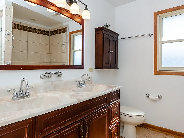 1033 Hayes Ave — Photo 25