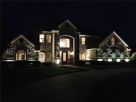 3rd image of 224 Magnolia Dr