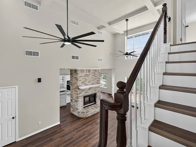 1810 Mesa Oaks Cir — Photo 14