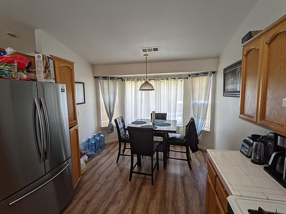 3rd image of 1586 Hartley Ave