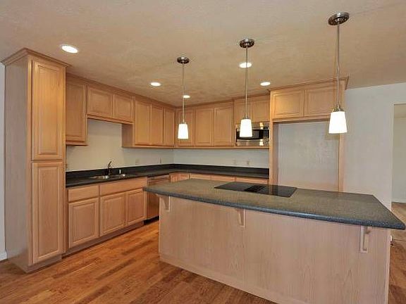 3rd image of 13105 New Ave