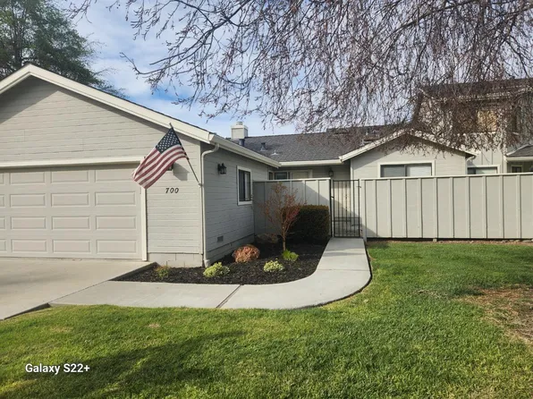 700 Duffin Dr, Hollister, CA 95023