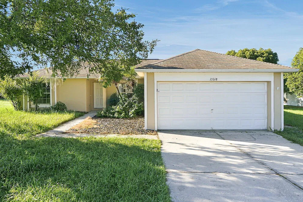 3 bed, 2.0 bath, 1382 sqft, $2,040 — Photo 1