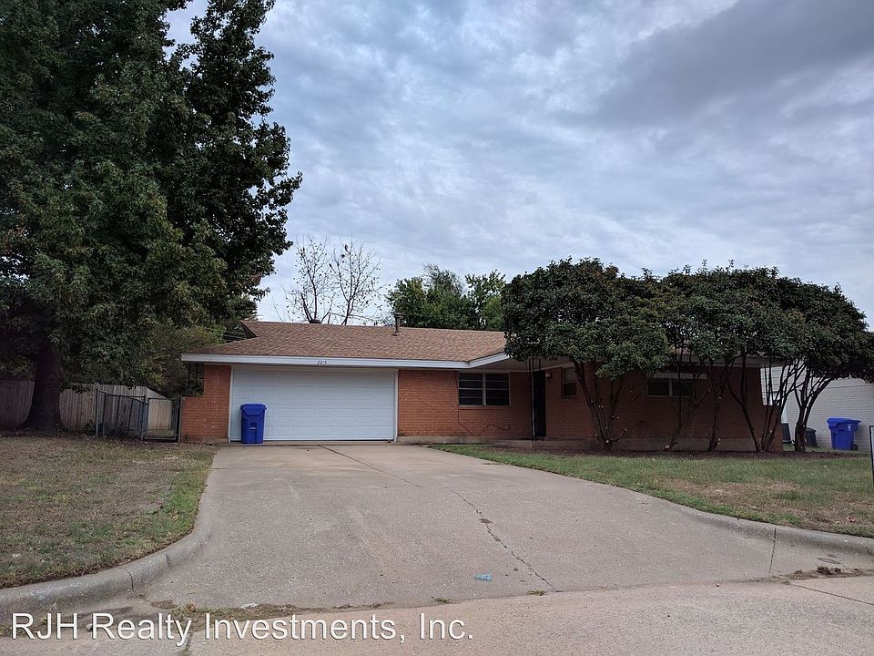 1st image of 2215 Louise Ln