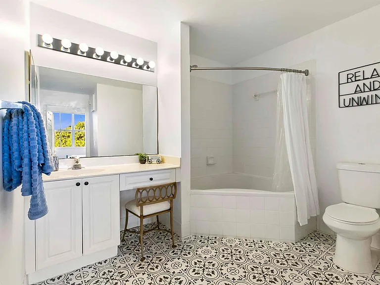 2040 Greenview Shores Blvd #203 — Photo 8
