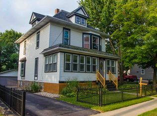 420 E Calhoun St, Woodstock, IL