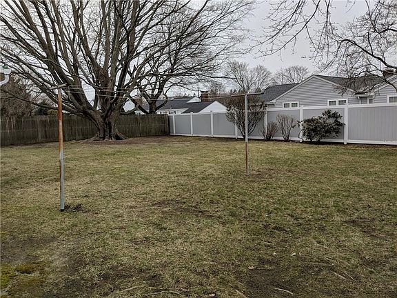 4th image of 23 Willow Dr