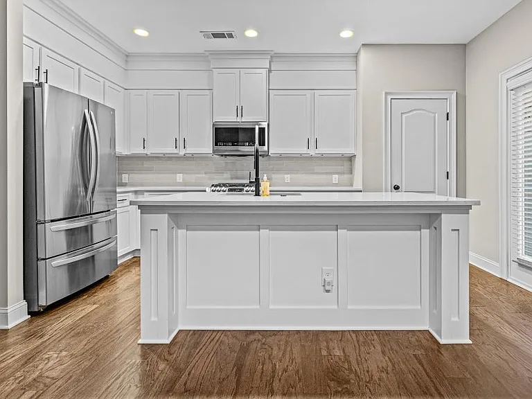 3209 Hallmark Ln — Photo 9