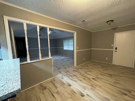 4th image of 1015 Dogwood Ave