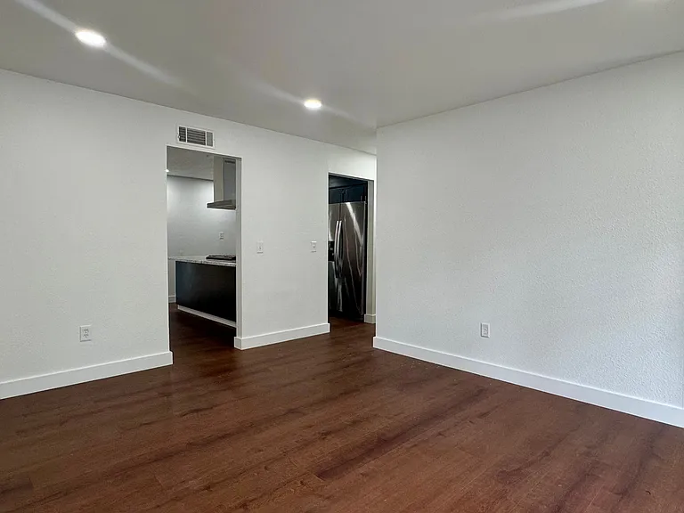 16 Ventura Blvd — Photo 4