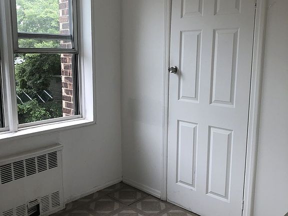 5th image of 2035 E 16th St APT 1D
