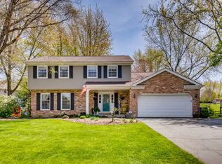 39W349 Hemlock Dr, St Charles, IL 60175