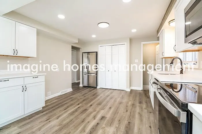 3 bed, 2.0 bath, 1764 sqft, $2,595 — Photo 4
