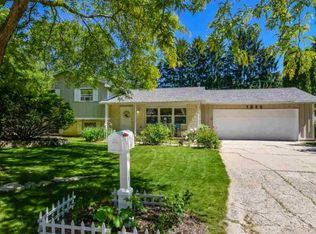 1644 Bruce Ln, Green Bay, WI 54313