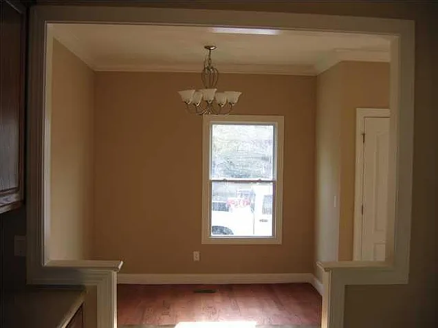 621 N Holly St — Photo 2