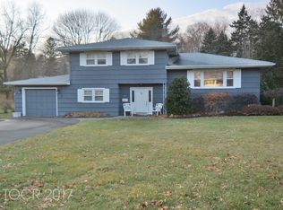 33 Dante Pl, Waldwick, NJ 07463