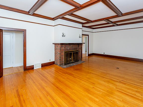 4th image of 140 E Main St #1