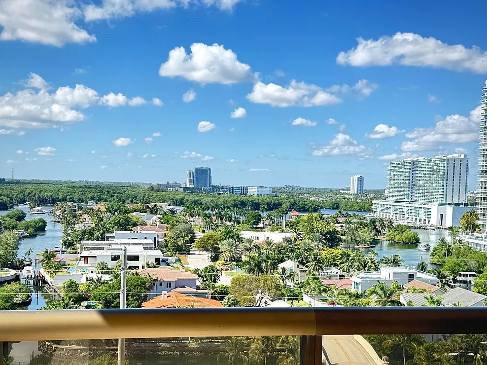 16275 Collins Ave #1004