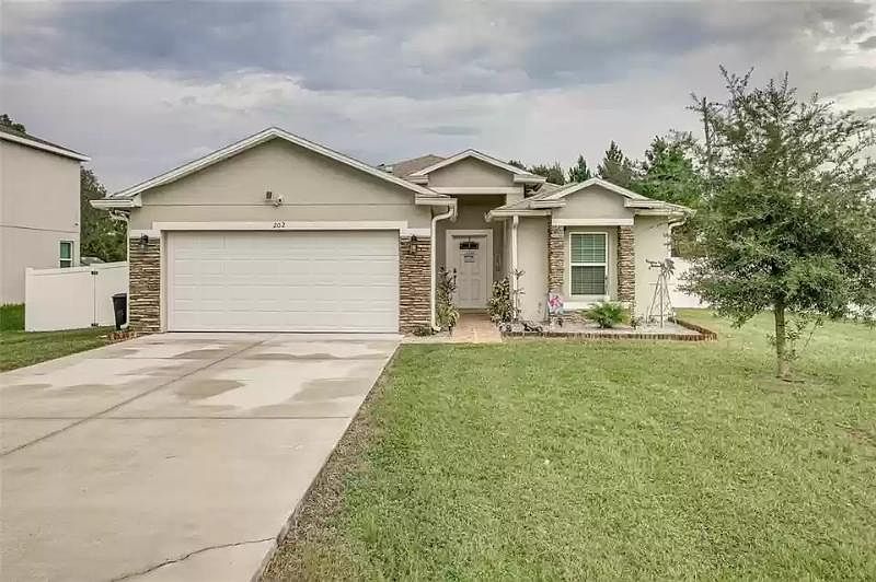 1st image of 202 Maple Dr