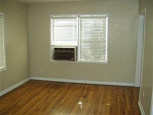 2nd image of 1488 S Green St APT C