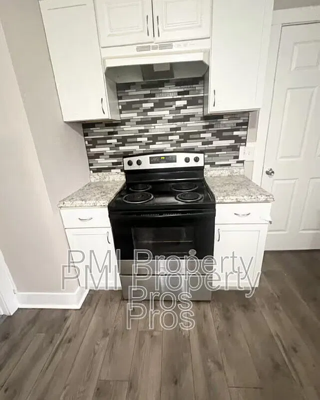 3 bed, 1.0 bath, $1,600 — Photo 4