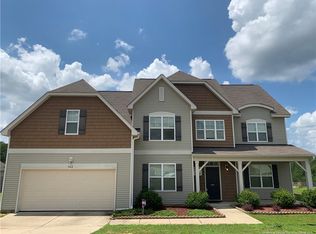 942 Highgrove Dr, Spring Lake, NC 28390