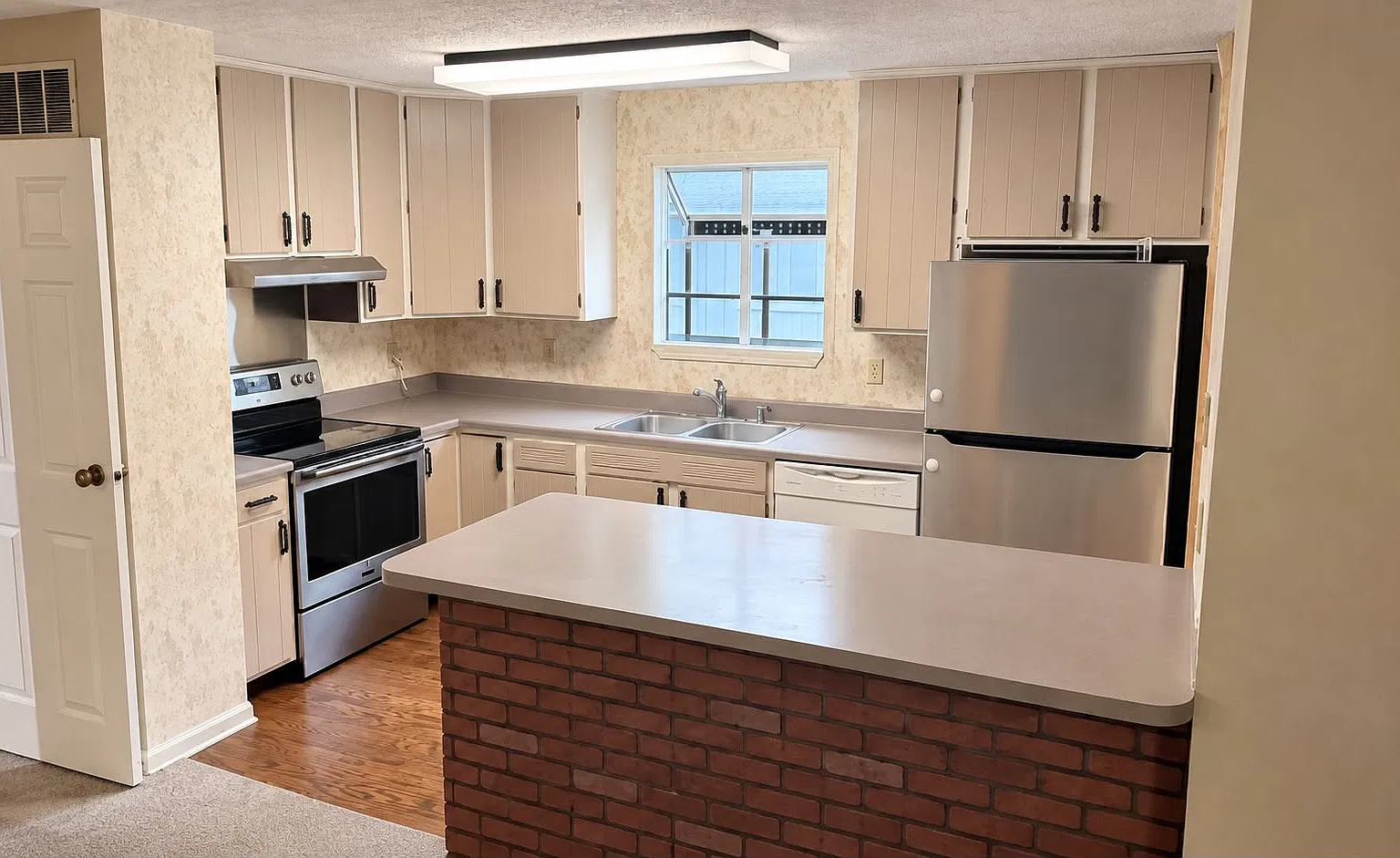 3 bed, 2.5 bath, 2032 sqft, $1,700 — Photo 4