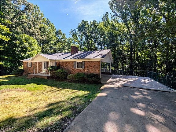 3rd image of 115 Forest Park Dr