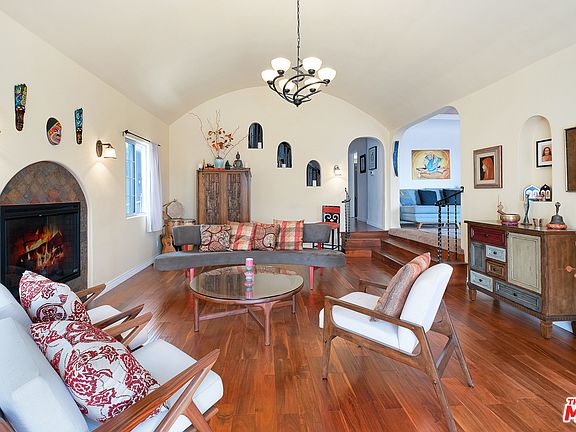 2nd image of 3053 Ganahl St